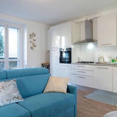 Lora Rose Suite ,Free Parking, Self Check In,2 Côme Esterno foto