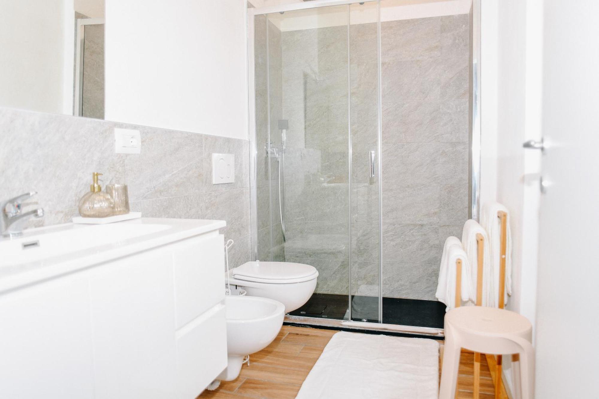 Lora Rose Suite ,Free Parking, Self Check In,2 Côme Esterno foto