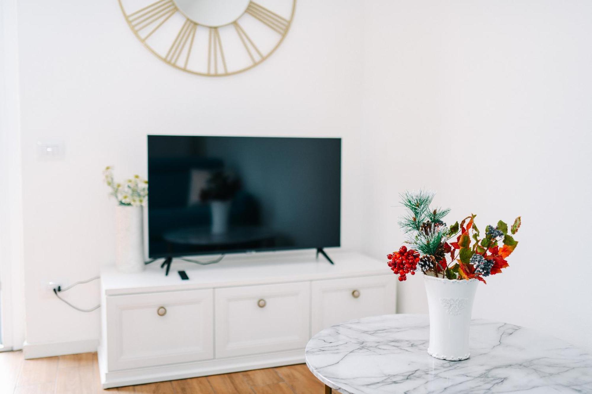 Lora Rose Suite ,Free Parking, Self Check In,2 Côme Esterno foto