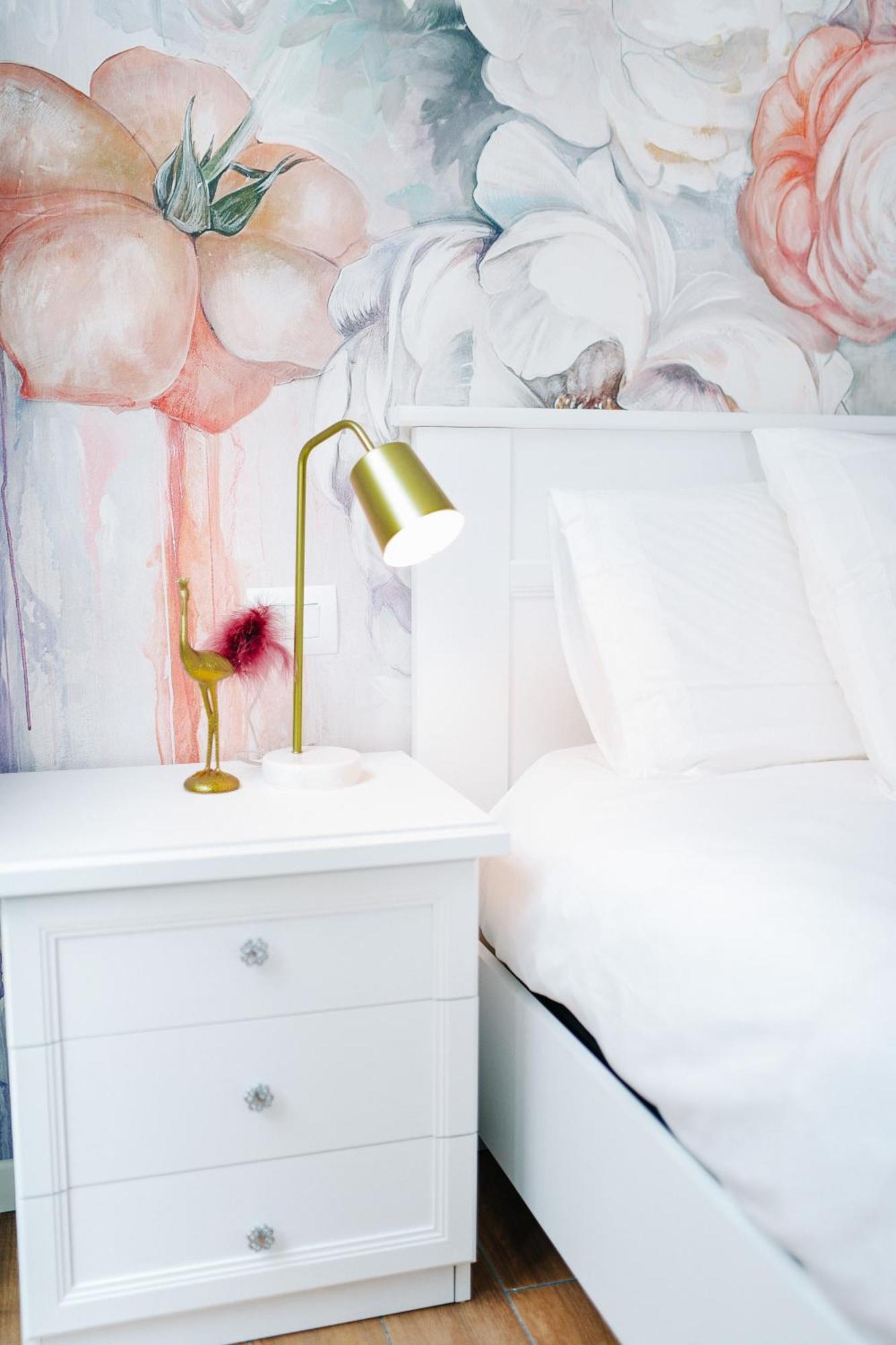 Lora Rose Suite ,Free Parking, Self Check In,2 Côme Esterno foto