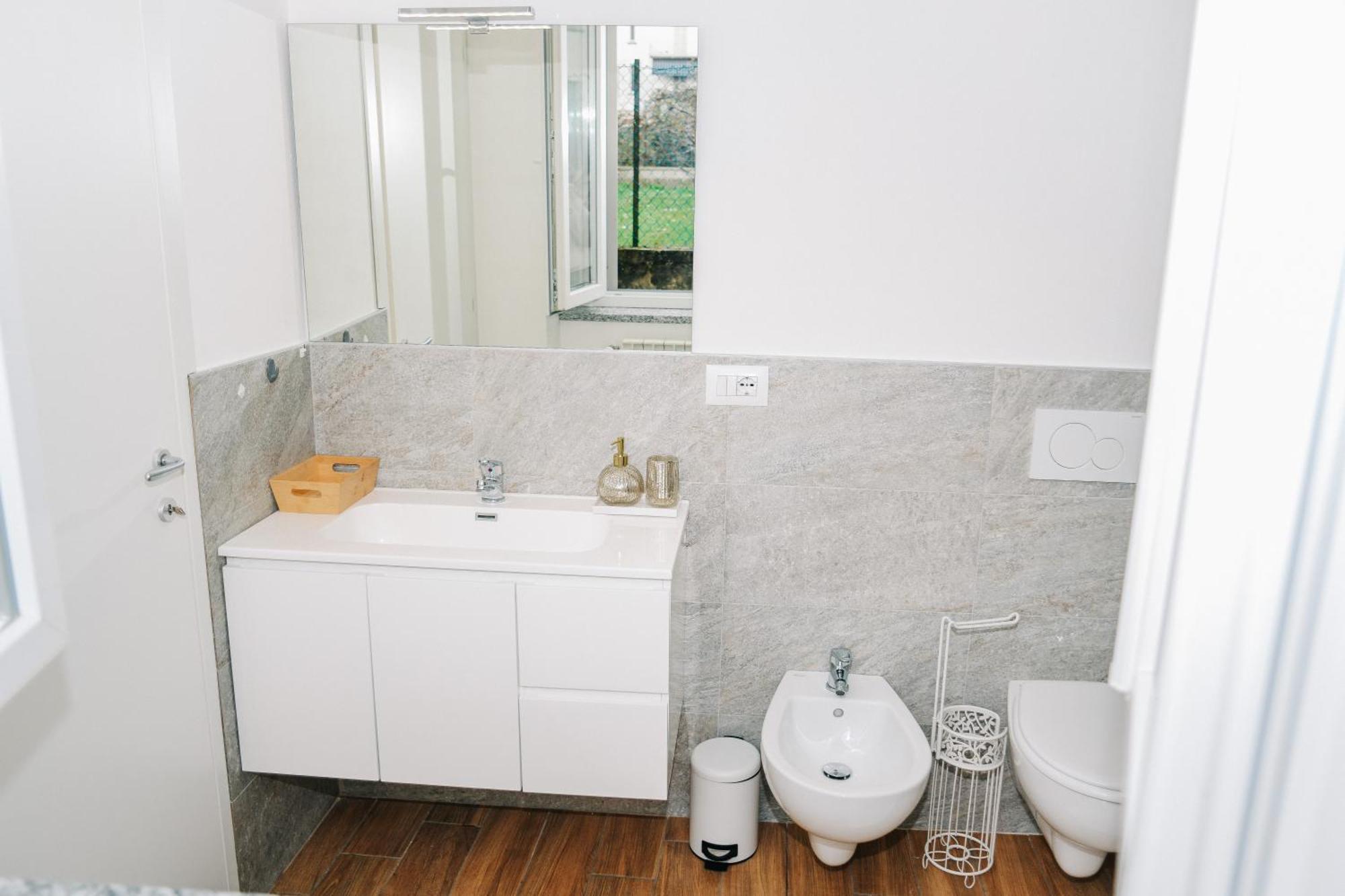 Lora Rose Suite ,Free Parking, Self Check In,2 Côme Esterno foto