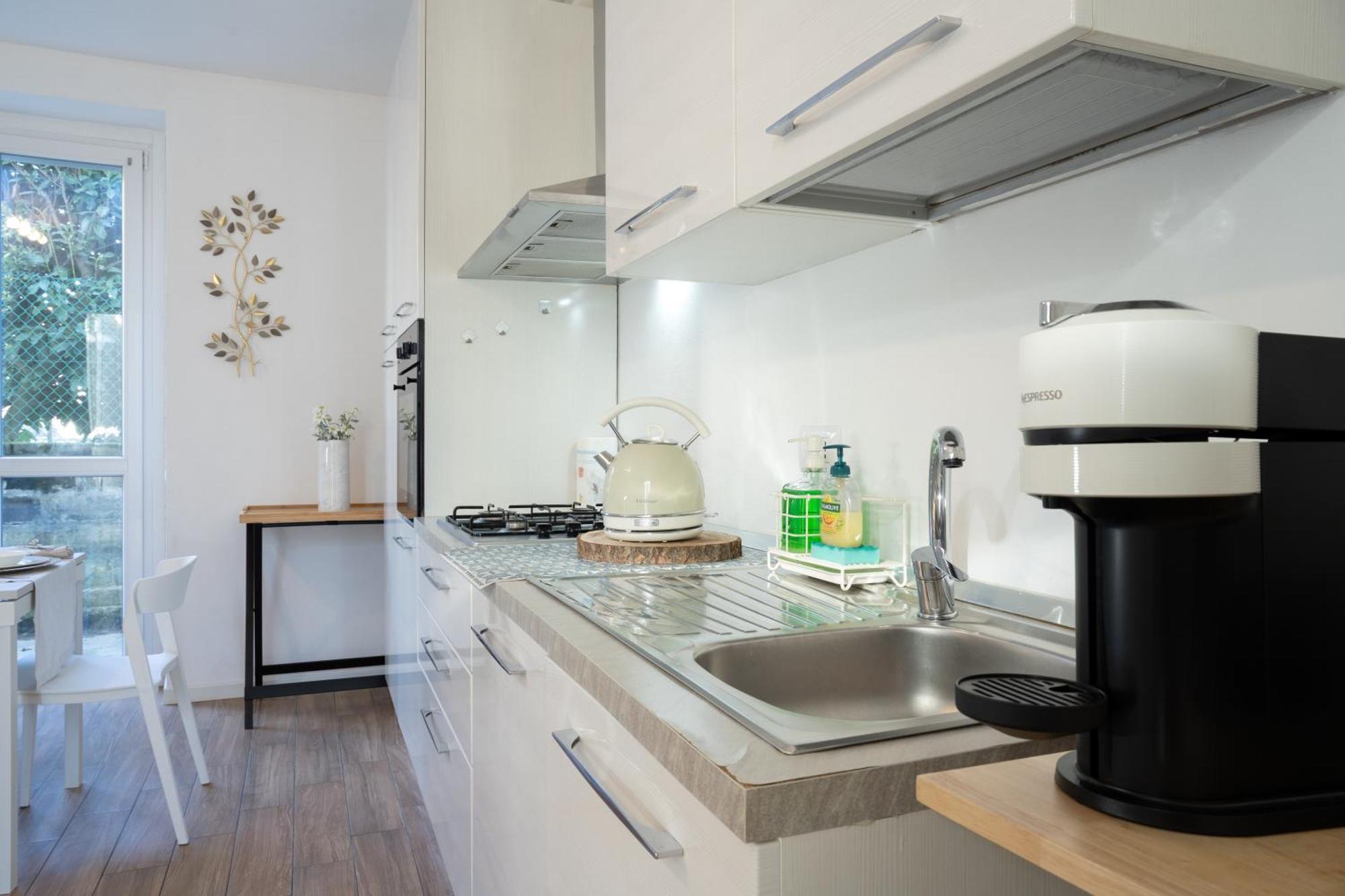 Lora Rose Suite ,Free Parking, Self Check In,2 Côme Esterno foto