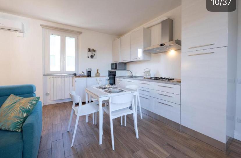 Lora Rose Suite ,Free Parking, Self Check In,2 Côme Esterno foto